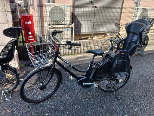 ｂ96安心保障の１００日間・点検無料サービス付き、３カ月・無料交換保証、  ️２６・２０インチ３人乗り、２人乗り、１人乗り、電動自転車、チャイルドシート、  土日もお子様と土足のままご試乗可能です。バカ親切な電動自転車屋  オプション無料。後ろチャイルドシートをかごに変更して１人乗りに変更も可能です。  １回の充電で３０ｋｍ以上の走行が可能です。山手線を半周くらいの距離を走れます。  バッテリーは、品の９０％以上の性能を保持していて、コンディション良好です。  ２０イン