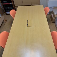 オフィス会議テーブル(180×90×70)1台　椅子4脚