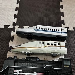 新幹線　おもちゃ　２台
