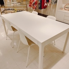 IKEA 6〜8人用 伸長式テーブル１台　椅子６脚