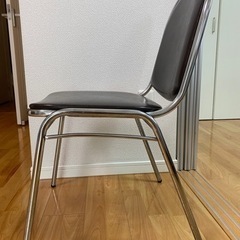 パイプ椅子　2脚
