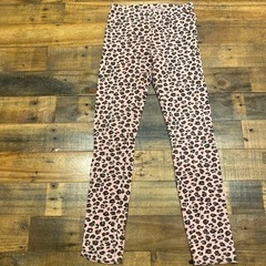 〈H&M〉ヒョウ柄レギンスEUR134/140