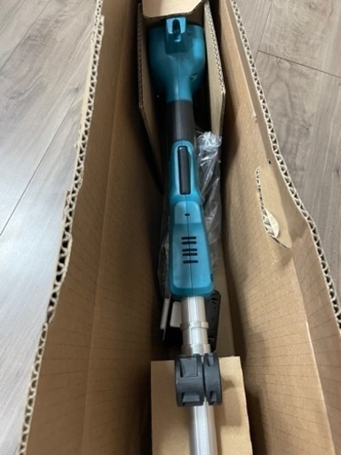 新品　マキタ  充電式草刈機