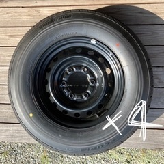 未使用　純正　ハイエース　タイヤ　×4　ホイールあり
