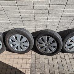 カローラフィールダー純正タイヤ 175/65r15