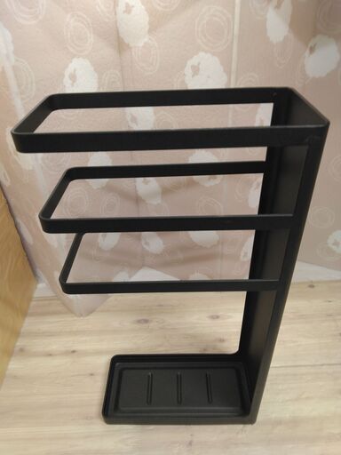 美品　山崎実業 傘立て レイヤー スリム ブラック 7933　傘立て コンパクト  アイアン　W23×D10.5×H45(cm)