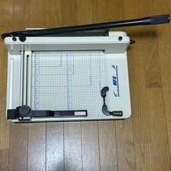 HFS(R) ペーパーカッター (A4 ホワイト) 大型裁断機 ...