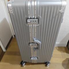 超大スーツケース大型   シルバー 新品未使用