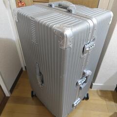 超大スーツケース大型   シルバー 新品未使用