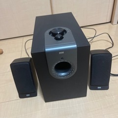 サテライトスピーカーと迫力ある重低音を出力するサブウーハーで構成...