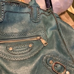 良くある革製の👜です。