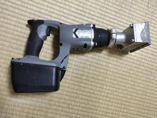 生コン打設はこれでキレイな仕上がりに！外震バイブレーター.EXEN EKCA