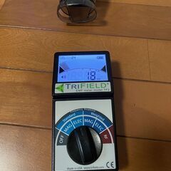 電磁波測定器(トリフィールドメーター)