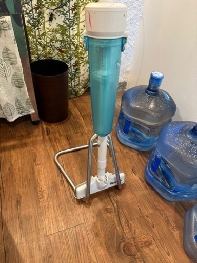 マキタ  掃除機　スタンド付き