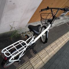 BEAUTIFUL DAY[ビューティフル ディ]20吋 コンパクト自転車 外装6段/LEDオート/ホワイトXブラック