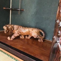 虎の木彫り　置物