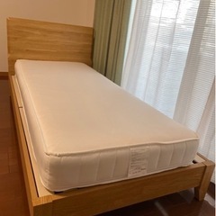ベッド(ニトリ.ベッドフレーム+無印.コイルマットレス)