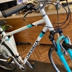 【前後タイヤ・チューブ新品！】サスペンション付き　3×7速　700×28cクロスバイク　ホワイト×ターコイズ