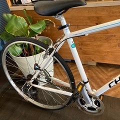 【前後タイヤ・チューブ新品！】サスペンション付き　3×7速　700×28cクロスバイク　ホワイト×ターコイズ