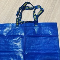 IKEAの青い P  P素材のバッグ探しています