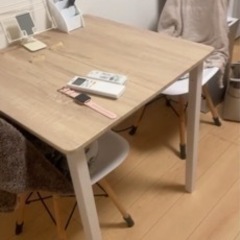 テーブルと椅子×2