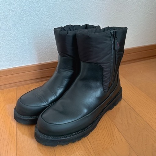 売ります‼️【 MONCLER 】 レディース ダウンブーツ