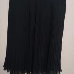 黒プリーツスカート