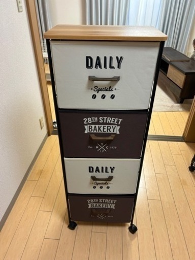 4段収納キャスター付き