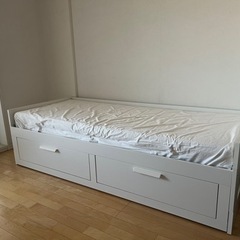 IKEAで人気のベッド+マットレス２枚