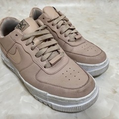 ナイキ WMNS エアフォース1 ロー ピクセル ピンクベージュ...