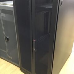 【エコツール半田店】②サーバー用ラック APC NetShelter VX 25U Black 【愛知県/名古屋市/知立市/半田市/岡崎市/工具】 【ITAPATVQ4V5N】★ 出張買取 も好評受付中！ エコツール半田店】②サーバー用ラック APC NetShelter VX 25U Black
