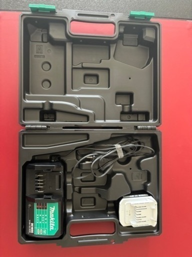マキタ充電器とバッテリー14.4vとケースのみです。本体はありません。