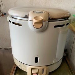 ガス炊飯器です。