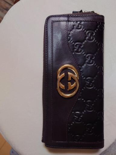 ¥1000お値下げしました！GUCCIラウンドファスナーシマ　ブラウン