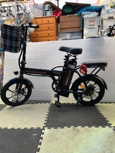 ほぼ新品のアシスト自転車です。コンビニまで、二回使用しただけです！鍵二つあります。折りたたみできます。軽自動車にも、らくらく積めます。早い物勝ちです！宜しくお願いします。