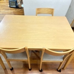 【取引中】ダイニングテーブル・椅子３脚