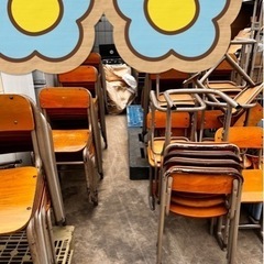 レトロ学校の椅子　残り20脚ぐらい　室外保管の為雨で少し傷…