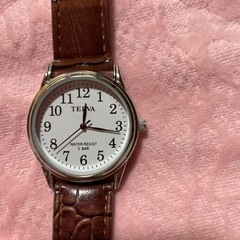 ブラウンのベルトの腕時計