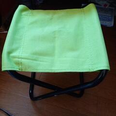 折り畳み椅子　キャンプ　黄緑