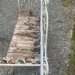 アイアンベンチ　シャビーホワイト　錆びたロココ調アイアンベンチ　ヨーロッパ風　アンティーク調　ビンテージ