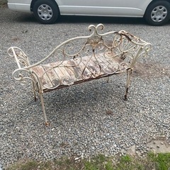 アイアンベンチ　シャビーホワイト　錆びたロココ調アイアンベンチ　ヨーロッパ風　アンティーク調　ビンテージ