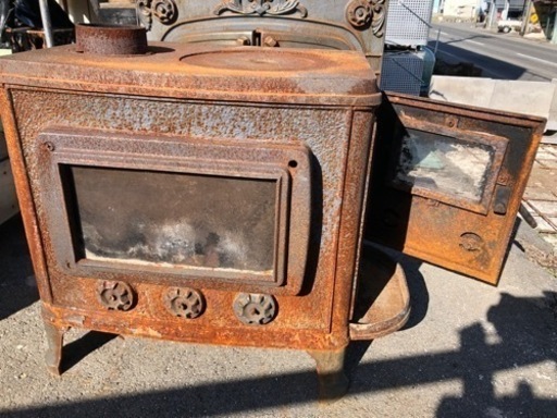 中古　薪ストーブ　鋳物製　錆汚れあり　ヒビなし
