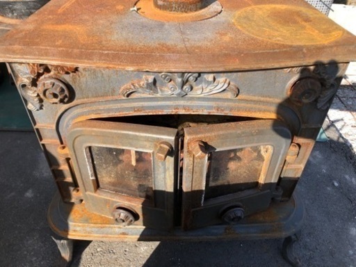 中古　鋳物製　大型　薪ストーブ　装飾　ヒビあり
