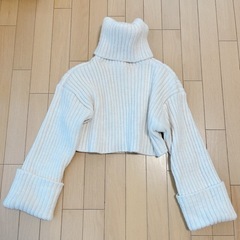 美品　ZARA ショート丈ニット　