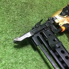 HITACHI N5004HMF 高圧フロアタッカ【市川行徳店】【店頭取引限定】【中古】管理番号：ITX3N8P8S478