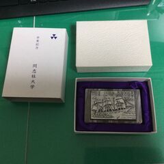 文鎮です。同志社大学の卒業記念の品です。１９９７年卒業の品物です。