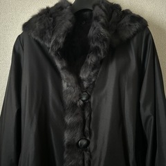 コート　黒色　リバーシブル　裏毛皮　フードは取りはずしできます。