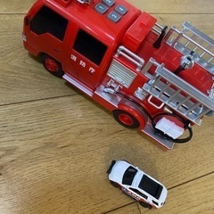 おもちゃ 消防車　4種の音でます