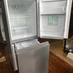 北九州市内配送無料　保証付き　2019年　AQR-13H-S(ブラッシュシルバー) 2ドア冷蔵庫 右開き 126L