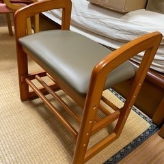 介護用品　取手付き椅子